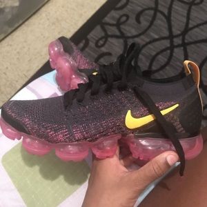 Brand NEW NIKE VAPORMAX SIZE 7.5 IN WOMENS